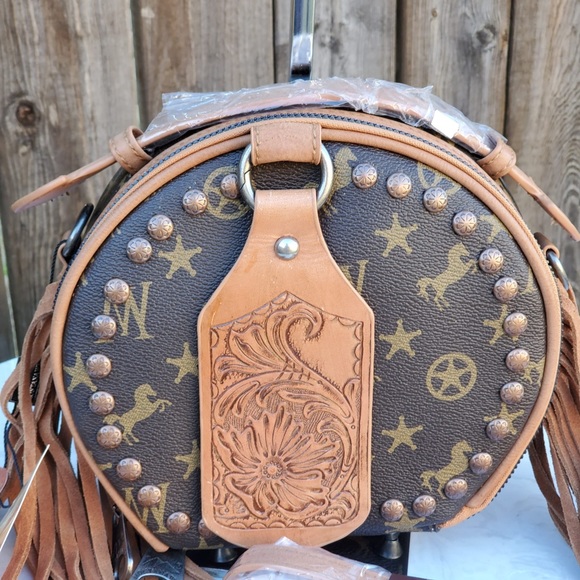 Montana West Signature Monogram Crossbody/Hip Bag - Picture 2 of 8